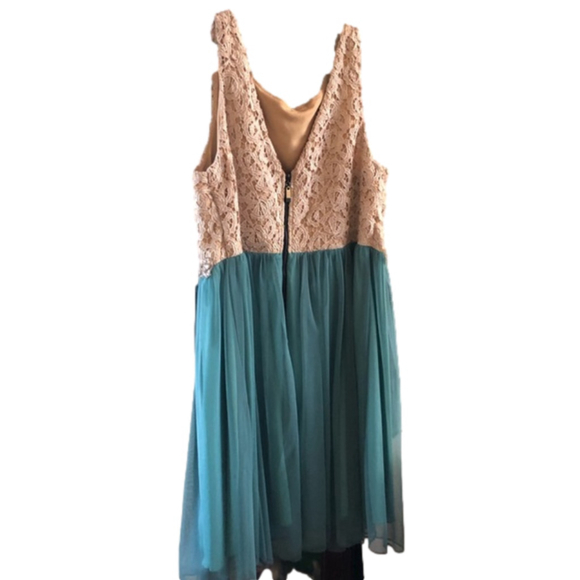 Deb Dress Size 16 - Picture 3 of 3